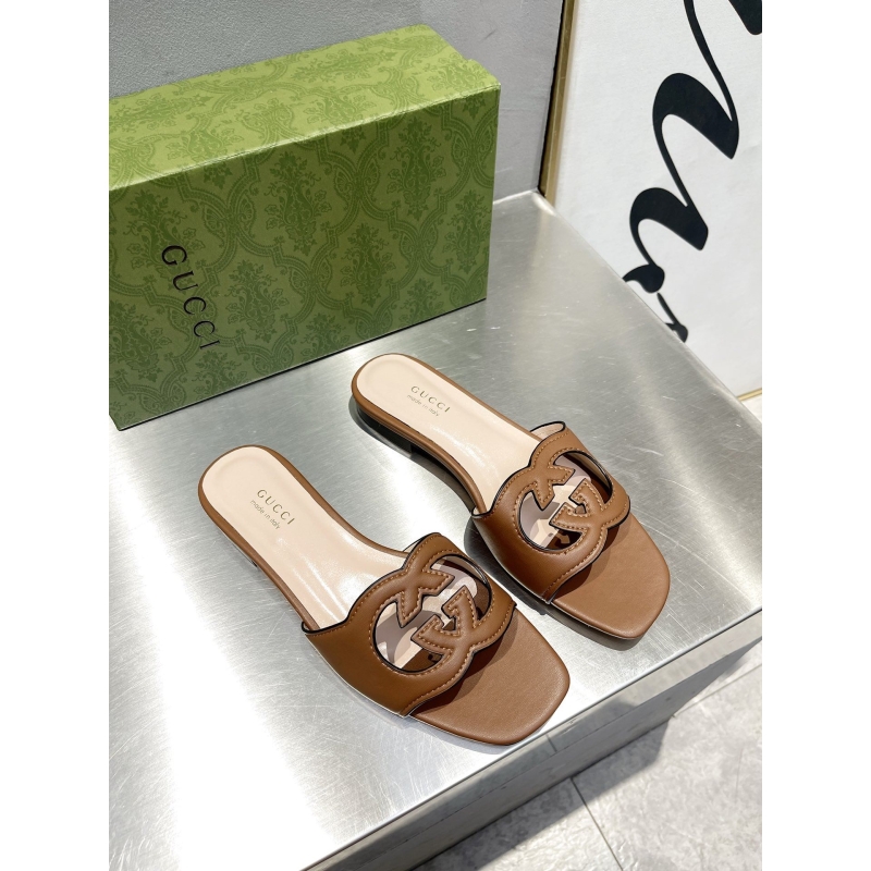G*u*i slippers